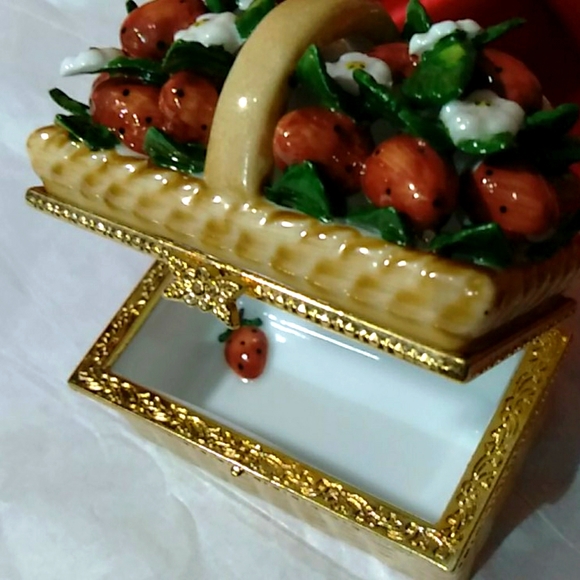 Portmeirion Box--2 3/8" X 2.5" X 1.7" Other - Portmeririon Porcelain Trinket Box w/Strawberries